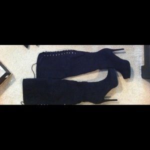 Two lips knee high boots - new!